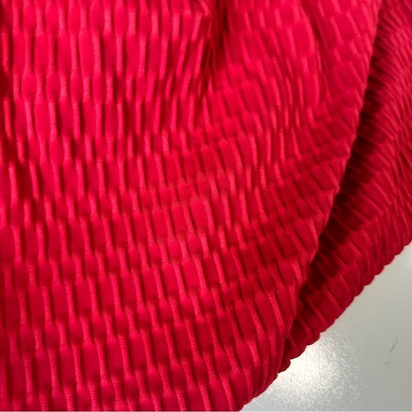 Yoga pants high stretch red textured, ruching at back to flatter figure Large - Picture 6 of 9